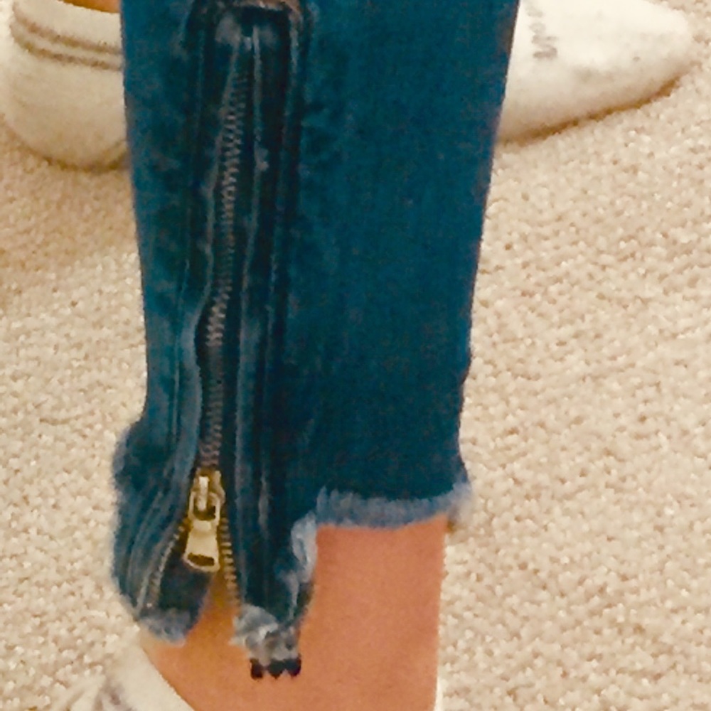 Almost Famous Ripped Jeans - Picture 3 of 7